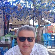 Uzm. Dr. Timur Orhanoğlu — İç Hastalıkları, İstanbul. Portre fotoğrafı.