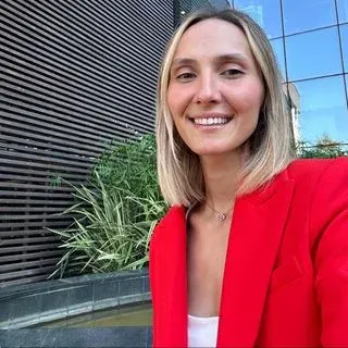 Op. Dr. Ayşenur Ezgi Sancaklı — Kadın Hastalıkları Ve Doğum, İstanbul. Portre fotoğrafı.