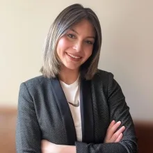 Dyt. Zeynep İrem Çızıkman — Diyetisyen, İstanbul. Portre fotoğrafı.