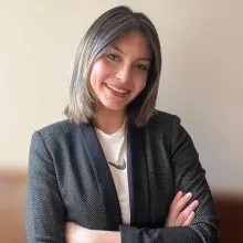 Dyt. Zeynep İrem Çızıkman — Diyetisyen, İstanbul. Portre fotoğrafı.