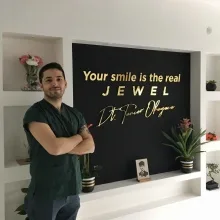 Dt. Tuncer Okuyucu — Diş Hekimi, Samsun. Portre fotoğrafı.