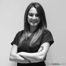 Dt. Duygu Karaduman — Diş Hekimi, Sarıçam, Adana. Portre fotoğrafı.
