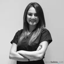 Dt. Duygu Karaduman — Diş Hekimi, Sarıçam, Adana. Portre fotoğrafı.