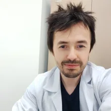 Op. Dr. Sinan Akdeniz — Kulak Burun Boğaz, Kayseri. Portre fotoğrafı.