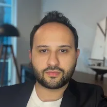Uzm. Dr. Anıl Altunkaya — Çocuk ve Ergen Psikiyatrisi, İzmir. Portre fotoğrafı.
