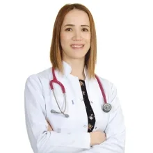 Uzm. Dr. Özlem Güraksın — Çocuk Sağlığı Ve Hastalıkları, Afyonkarahisar. Portre fotoğrafı.