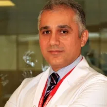 Prof. Dr. Adnan Sayar — Göğüs Cerrahisi, Bahçelievler, İstanbul. Portre fotoğrafı.