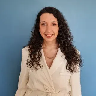Kl. Psk. İrem Akyüz — Psikoloji, İstanbul. Portre fotoğrafı.
