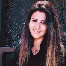 Uzm. Psk. Merve Alkan Gönenç — Psikoloji, Kocaeli. Portre fotoğrafı.