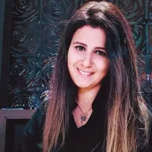 Uzm. Psk. Merve Alkan Gönenç — Psikoloji, Kocaeli. Portre fotoğrafı.