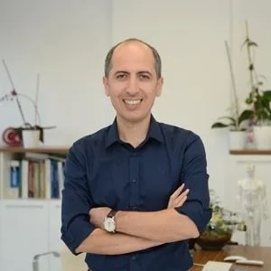 Uzm. Dr. Salih Ürper — Ankara. Portre fotoğrafı.