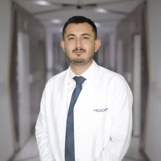 Dt. Osman Kılıç — Diş Hekimi, Canik, Samsun. Portre fotoğrafı.