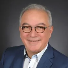 Prof. Dr. K. Özenç Minareci — Beşiktaş, İstanbul. Portre fotoğrafı.