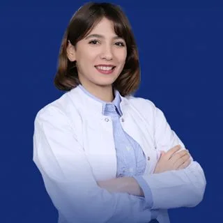 Dr. Öğr. Üyesi Mehpare Yener — Çocuk Diş Hekimliği (Pedodonti), İstanbul. Portre fotoğrafı.