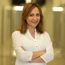 Dr. Öğr. Üyesi Derya Azim — Fizyoterapi Ve Rehabilitasyon. Portre fotoğrafı.