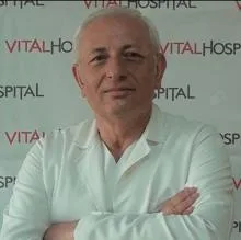 Uzm. Dr. Vedat Çalışır — Üroloji, İstanbul. Portre fotoğrafı.