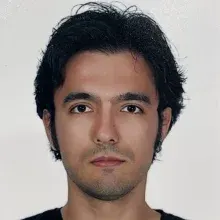 Dt. Onur Tolga Tarlabölen — Diş Hekimi, İzmir. Portre fotoğrafı.