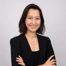 Dyt. Gizem Nur Kaplan — Diyetisyen. Portre fotoğrafı.