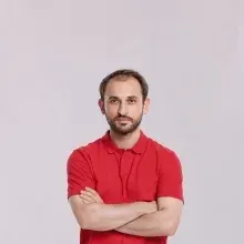 Uzm. Fzt. Kerem Serin — Fizyoterapi Ve Rehabilitasyon, İzmir. Portre fotoğrafı.