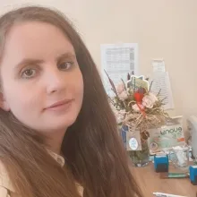 Uzm. Dr. Merve Tatlıgün — İç Hastalıkları. Portre fotoğrafı.
