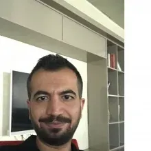 Dt. Emrah Pektaş — Diş Hekimi, Malatya. Portre fotoğrafı.