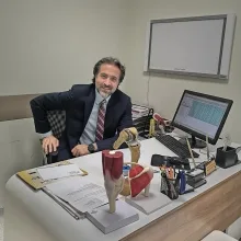 Dr. Öğr. Üyesi Hacı Bayram Tosun — Ortopedi Ve Travmatoloji. Portre fotoğrafı.