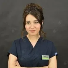 Dt. Zeynep Ezgi Bulut — Diş Hekimi, Karaman. Portre fotoğrafı.