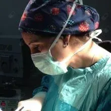 Op. Dr. Aliye Ceyla Özbayoğlu — Plastik Rekonstrüktif Ve Estetik Cerrahi, Yalova. Portre fotoğrafı.