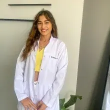 Dyt. Kardelen Haytaoğlu — Diyetisyen, Adana. Portre fotoğrafı.
