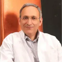 Prof. Dr. Osman Köse — Dermatoloji, Ankara. Portre fotoğrafı.