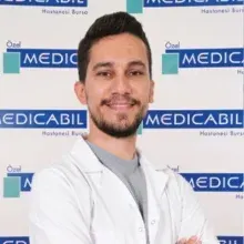 Op. Dr. Halil Emre Yıldız — Üroloji, Mudanya, Bursa. Portre fotoğrafı.