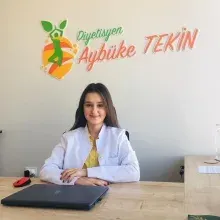 Dyt. Aybüke Tekin — Diyetisyen. Portre fotoğrafı.