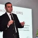 Prof. Dr. Bülent Karabulut — Tıbbi Onkoloji, İzmir. Portre fotoğrafı.