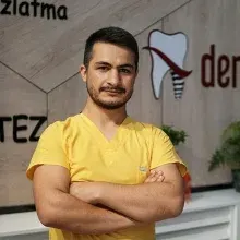 Dt. Muhammed Fatih Yanık — Diş Hekimi, Balıkesir. Portre fotoğrafı.