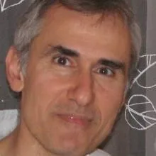 Doç. Dr. Yavuz Keçeci — Plastik Rekonstrüktif Ve Estetik Cerrahi, Manisa. Portre fotoğrafı.