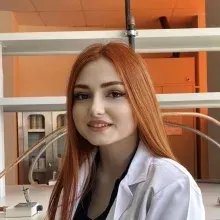 Dyt. Ecem Güller Aslan — Diyetisyen, İstanbul. Portre fotoğrafı.