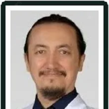 Uzm. Dr. Alp Tunç — Çocuk Sağlığı Ve Hastalıkları, Antalya. Portre fotoğrafı.