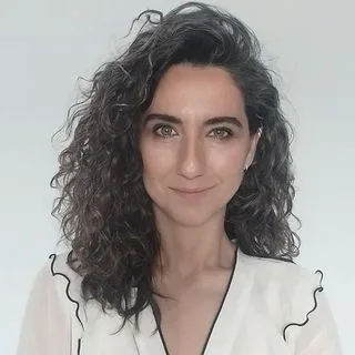 Kl. Psk. Ezgi Turan — Psikoloji, İstanbul. Portre fotoğrafı.