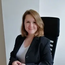 Kl. Psk. Cemre Ayhan Sönmezgil — Psikoloji. Portre fotoğrafı.