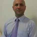 Doç. Dr. Özgür Karacan — Göğüs Hastalıkları, Şişli, İstanbul. Portre fotoğrafı.
