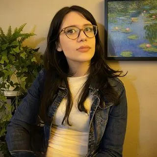 Kl. Psk. Gülceren Selvi — Psikoloji. Portre fotoğrafı.