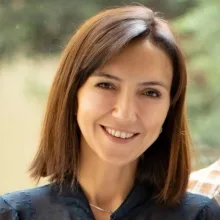 Dt. Pınar Nesrin Dindar — Diş Hekimi, İstanbul. Portre fotoğrafı.