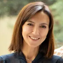 Dt. Pınar Nesrin Dindar — Diş Hekimi, İstanbul. Portre fotoğrafı.