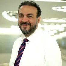 Op. Dr. Tamer Sözen — Kadın Hastalıkları Ve Doğum, İstanbul. Portre fotoğrafı.