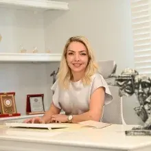 Uzm. Dr. Fatma kübra Karaosmanoğlu — Balıkesir. Portre fotoğrafı.