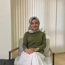 Uzm. Psk. Ayşegül Serdar — Psikoloji, Bursa. Portre fotoğrafı.