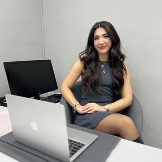 Dyt. Nazlı Şavuk — Diyetisyen, Ankara. Portre fotoğrafı.