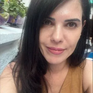 Dr. Öğr. Üyesi Şillan Naycı — Dermatoloji, Başakşehir, İstanbul. Portre fotoğrafı.
