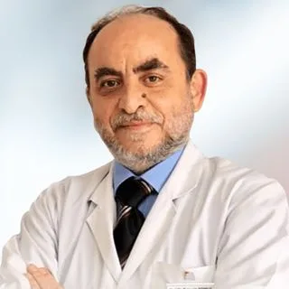 Prof. Dr. Temuçin Şenkul — Üroloji, İstanbul. Portre fotoğrafı.