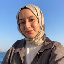 Dyt. Sümeyra Maçin — Diyetisyen. Portre fotoğrafı.